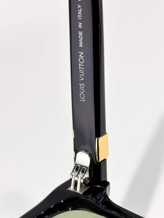 Picture of Louis Vuitton Sunglasses _SKUfw77668731fw